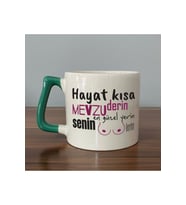 Senin En Güzel Yerin Memelerin Baskılı Yeşil Kulplu Prime Kupa - Komik Hediye Bardak Fincan Mug