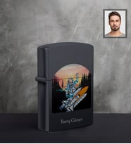 Kişiye Özel Uzay Karikatürlü UV Baskılı Siyah Benzinli Cakmak Bay-7