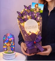 Aynalı Tasarım Fotoğraflı Led Işıklı Mor Kelebek Buketi (Renkli Işıklı Fanus Hediyeli) (Model 2)