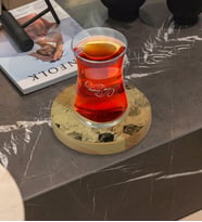 BK Gift Kişiye Özel Mermer Tasarımlı Doğal Ahşap Tabaklı Heybeli Çay Bardağı Model 15