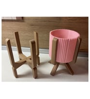 Alvera Ayaklı Çizgili Saksı – 3D Baskı Bej Standlı Dekoratif Saksı - Pembe