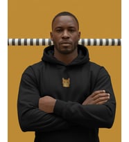 Turuncu Tekir Kedili Hoodie Unisex %100 Pamuk  Siyah Kapüşonlu Sweatshirt Göğüs Ortası Minimal Logo