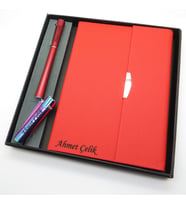 Signator® Codex  N205 Kişiye Özel Defterli Set - İsme Özel Kırmızı Kalem + İsme Özel Kırmızı Defter + İsme Özel Gökkuşağı Çakmak  İsme Özel Kutusunda Hediyelik Set (Karışık)