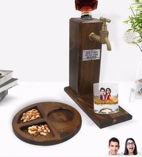 BK Gift Kişiye Özel Sevgililer Karikatürlü Viski Bardağı & Ahşap İçki Standı & Ahşap Sunum Tabağı Çerezlik Hediye Seti-4