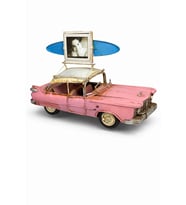 Dekoratif Metal Araba Çerçeveli Model – Retro Nostaljik Masa & Raf Dekoru (Pembe)