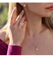 Etrafı Pırıltılı Taşlarla Çevirili Damla Montür Sky Diamond Gümüş Set
