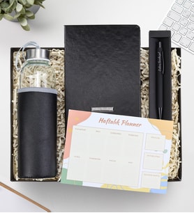 Kişiye Özel Siyah Defter & Deri Kılıflı Siyah 500 Ml Su Matarası & Siyah Mat Tükenmez Kalem & Haftalık Planner Hediye Seti