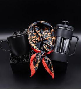 Siyah Mat Kupa &  Kırmızı Siyah Fular & Siyah French Press Hediye Seti