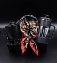 Siyah Mat Kupa &  Kırmızı Siyah Fular & Siyah French Press Hediye Seti