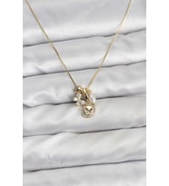 Gold Renk Pirinç Minimal Kelebek Charmlı Kadın Kolye 5886 - LOHO8842-8628