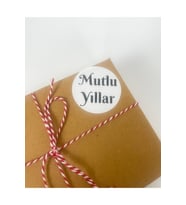 Mutlu Yıllar Siyah Yazılı 5 Cm Yuvarlak Sticker Etiket 100 Adet