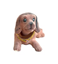 KAFA SALLAYAN KÖPEK ARABA SÜSÜ KOYU KAHVERENGİ RENK 14 CM