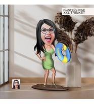 BK Gift Kişiye Özel Tatilci Kadın Karikatürlü Büyük Boy Ahşap Biblo-6 Arkadaşa Hediye , Sevgiliye Hediye, Kişiye Özel Biblolar