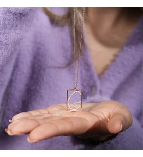 G Harfi Zirkon Taşlı Rose Gold Kaplama Çerçeveli Gümüş Kolye