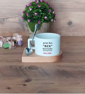 Motto Yeni Bir Ben Kupa Bardak Kısa Ahşap Altlıklı Kaşıklı