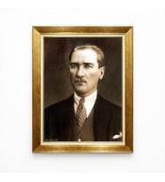 Tablore Klasik Mustafa Kemal Atatürk Portresi - Kahve Tonlu Retro Tasarım Altın Çerçeveli Tablo