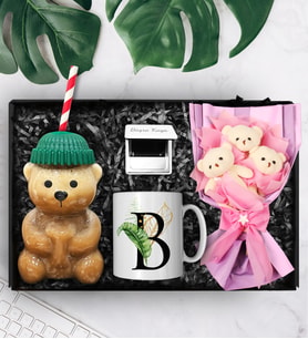 Bearista Şapkalı Pipetli Ayıcık Cam Bardak & Kişiye Özel Kupa & Üçlü Peluş Ayıcık Buketi & Ayna Hediye Seti