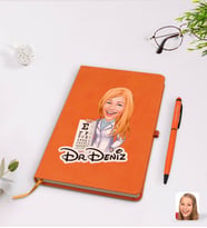 BK Gift Kişiye Özel Kadın Göz Doktoru Karikatürlü Turuncu Termo Deri Defter Kalem Seti Model 1