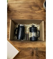 Kişiye özel 4'lü hediye seti (Termos mug, french press, kahve, yeşil çay) (Siyah)