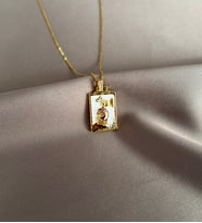 Gold Detaylı Güç Tarot Kartı Kolye (Altın)
