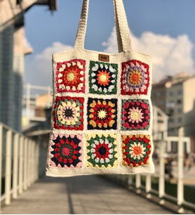Ekru Kare Motifli Vintage Çanta