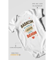 Babacım Bu Sene Ki Hediyen Geldi Benim Baskılı Bebek Zıbını – Çıtçıtlı Body  %100 Pamuk Kısa Kol (Beyaz)
