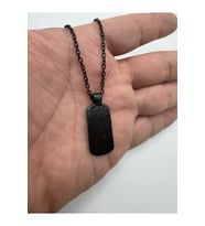 Siyah Künye Kolye – 60 cm Zincirli Unisex Metal Tasarım (Gümüş)
