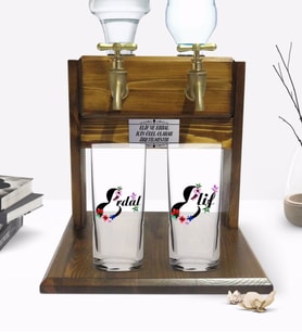 BK Gift Kişiye Özel Renkli Baskılı Harf Tasarımlı İkili Rakı Bardağı ve Çift Musluklu Doğal Ahşap Rakı Standı-3 (Model 1)