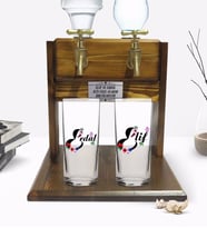 BK Gift Kişiye Özel Renkli Baskılı Harf Tasarımlı İkili Rakı Bardağı ve Çift Musluklu Doğal Ahşap Rakı Standı-3 (Model 1)