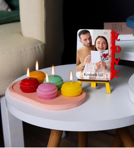 Kişiye Özel Şövale Çerçeve + Makaron Mum Hediye Seti