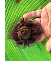 9X9 CM KABARTMA GÜLLÜ TÜL BROŞ YAKA İĞNESİ TÜRBAN GİYİM AKSESUARI (Kahverengi)