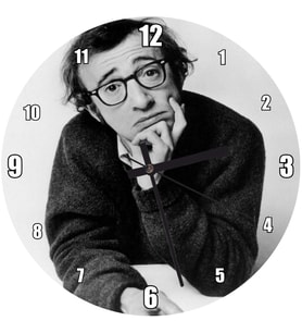 Cakatablo Woody Allen Eli Çenesinde Beyaz Fon Duvar Saati