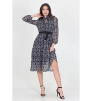 Neşeli butik kadın puantiyeli omuz ve yakası gipeli midi boy kemerli şifon elbise NB0005 (Siyah)