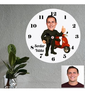 Kurye Karikatürlü Kişiye Özel Ahşap Duvar Saati