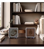 Deri Detaylı Tekbir Vurgulu Ve Rabbeke Fekebbir Ayeti ve Orijinal Metinli Bismillâhirrahmânirrahîm İle Masanıza Manevi Huzur Taşıyan İkili Set 10x10 cm, Açık Kahve - Kül Gri
