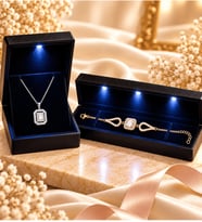 925 Ayar Gümüş Takı Seti Beyaz Baget Taşlı Kolye ve Gold Baget Bileklik Işıklı Kutulu