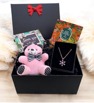 Siyah Kutusunda Pembe Peluş Ayıcık ve Gerçek Ametist Taşlı Lotus Kolye