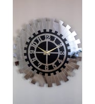 Küçük Dekoratif Duvar Saati 30x30 Cm Şık Türkçe Rakamlı Siyah Mdf Üzeri Gümüş Aynalı Pleksi