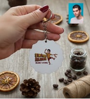 Kişiye Özel Karikatürlü Sarı Kırmızı Taraftar Anahtarlık Doğum Günü Hediyesi