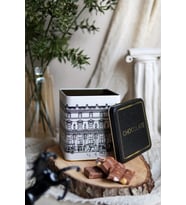 Er024-1j City Chocolate Desenli Kare Metal Saklama Kabı 12x12 Cm (City Chocolate)