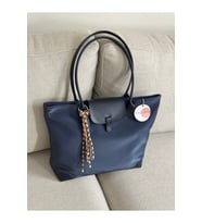 BAGLOVİS CHARM DETAYLI BÜYÜK BOY TOTE ÇANTA EN40 BOY30 (Lacivert)
