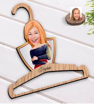 BK Gift Kişiye Özel Kadın Karikatürlü Standart Boy Ahşap Elbise Askısı-12