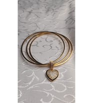 Taşlı Kalp Charmlı 3lü Gold Çelik Ajda Bilezik 65