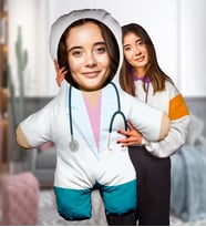 eJOYA Kişiye özel Şirin Doktor Peluş Oyuncak 100x80 cm 114802 (Krem)