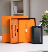 Kutulu Defter Kalem Seti & Vakumlu 10.000 mAh Powerbank Hediye Seti