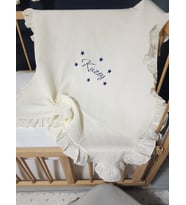 Baby Clime İsimli Müslin Battaniye - Nakışlı Fırfırlı Bebek Battaniyesi