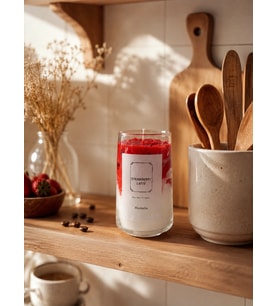 Mumelia Latte Serisi - Doğal Soya Cam Bardak Tasarım Mum - Strawberry Latte