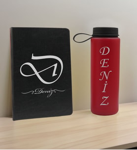 BK Gift Kişiye Özel İsimli Siyah Defter ve Kırmızı Cam Matara Hediye Seti-2, Sevgiliye Hediye, Arkadaşa Hediye, Yeni İş Hediyesi