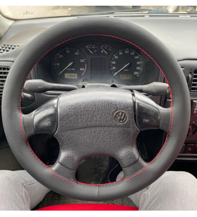 DİKİŞLİ DİREKSİYON KILIFI SİYAH DERİ KIRMIZI DİKİŞLİ VW POLO İÇİN