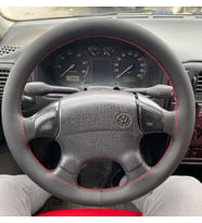 DİKİŞLİ DİREKSİYON KILIFI SİYAH DERİ KIRMIZI DİKİŞLİ VW POLO İÇİN